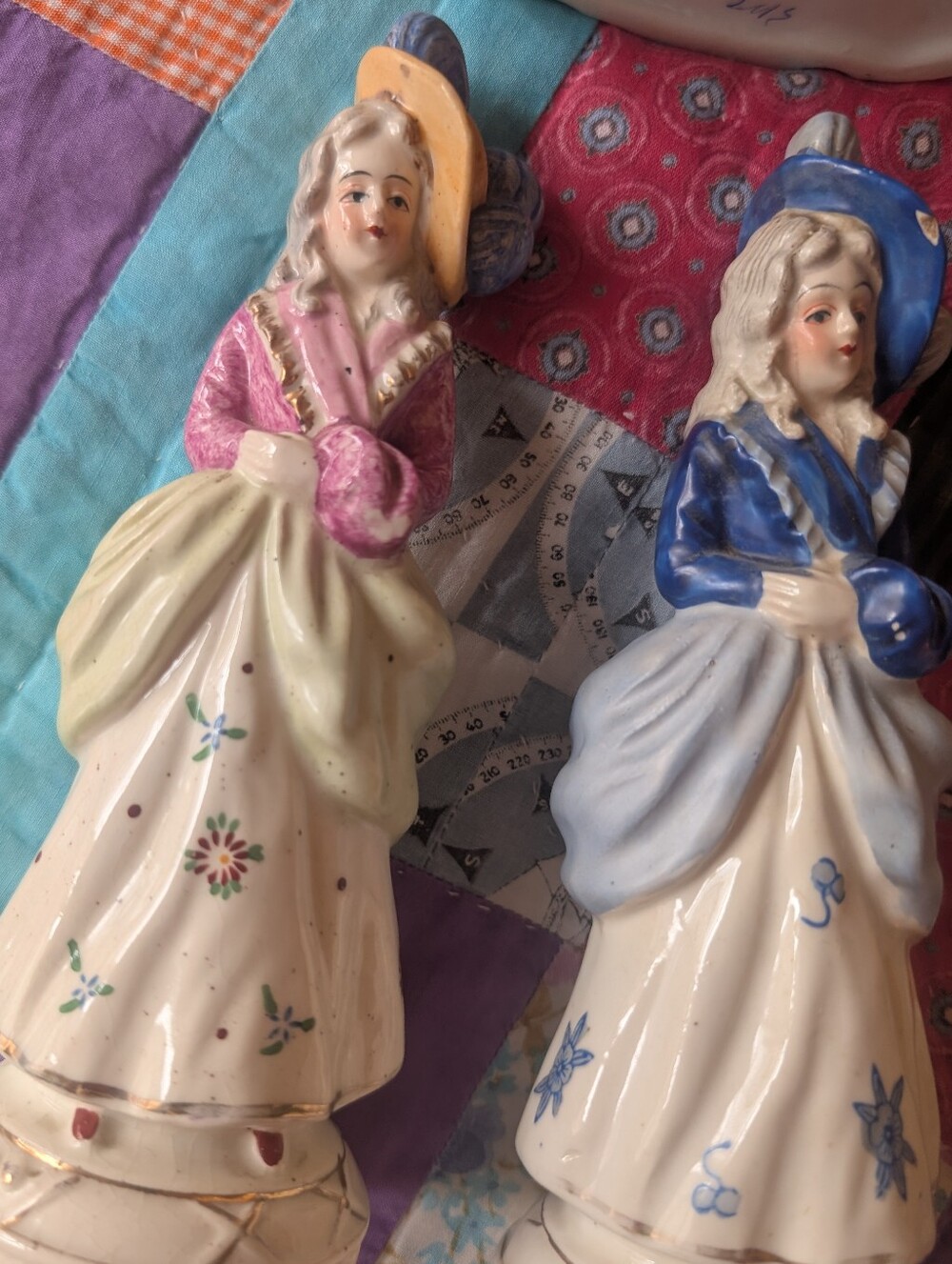 Victorian ladies figurine pair, colonial man w dog bookend, made in Japan - Picture 3 of 9